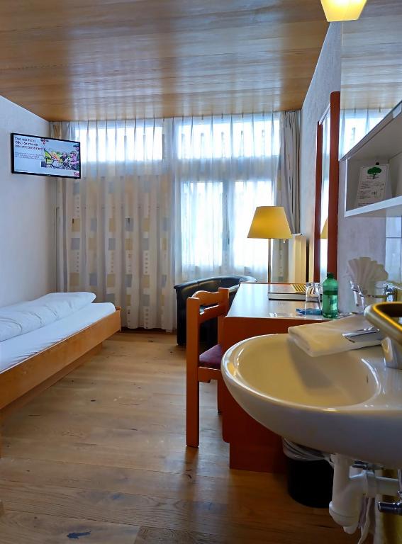 Postel nebo postele na pokoji v ubytování Hotel-Restaurant Bellevue