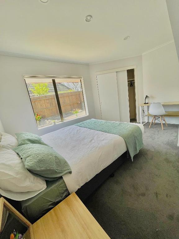 Postel nebo postele na pokoji v ubytování Cozy Victoria Double Room