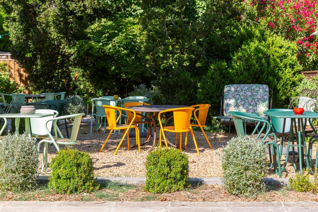 a group of tables and chairs in a yard at Hôtel 96 in Marseille