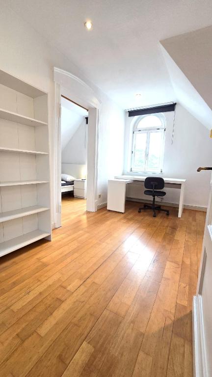 Großzügige Altbauwohnung mitten in der City - Housity