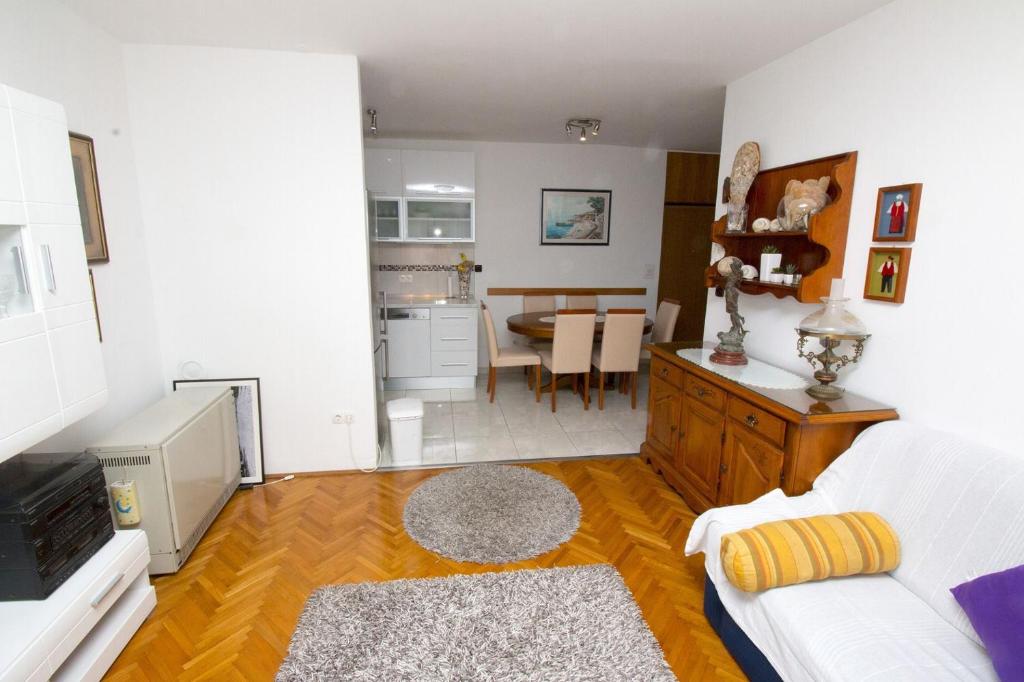 Kuchyňa alebo kuchynka v ubytovaní Apartment Jerko