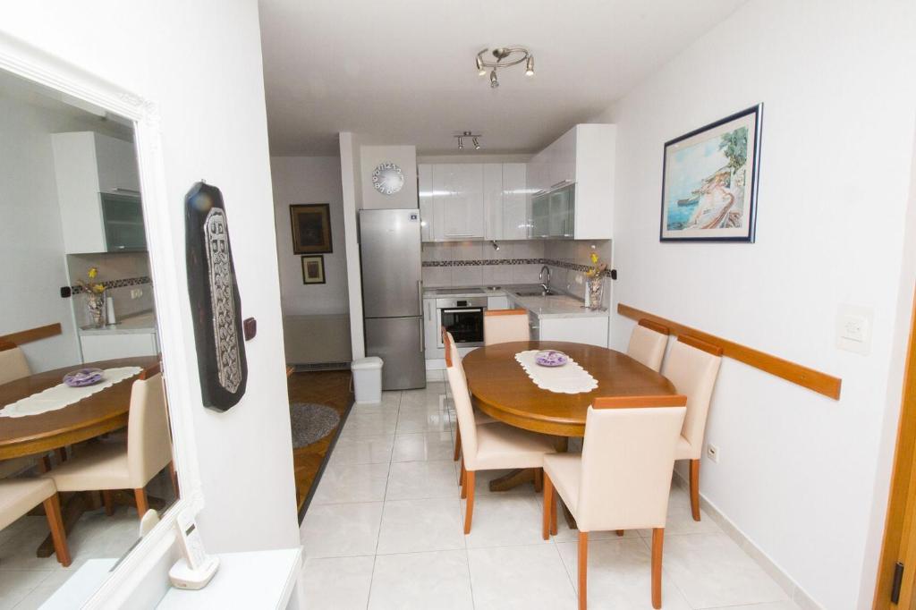 Kuchyňa alebo kuchynka v ubytovaní Apartment Jerko