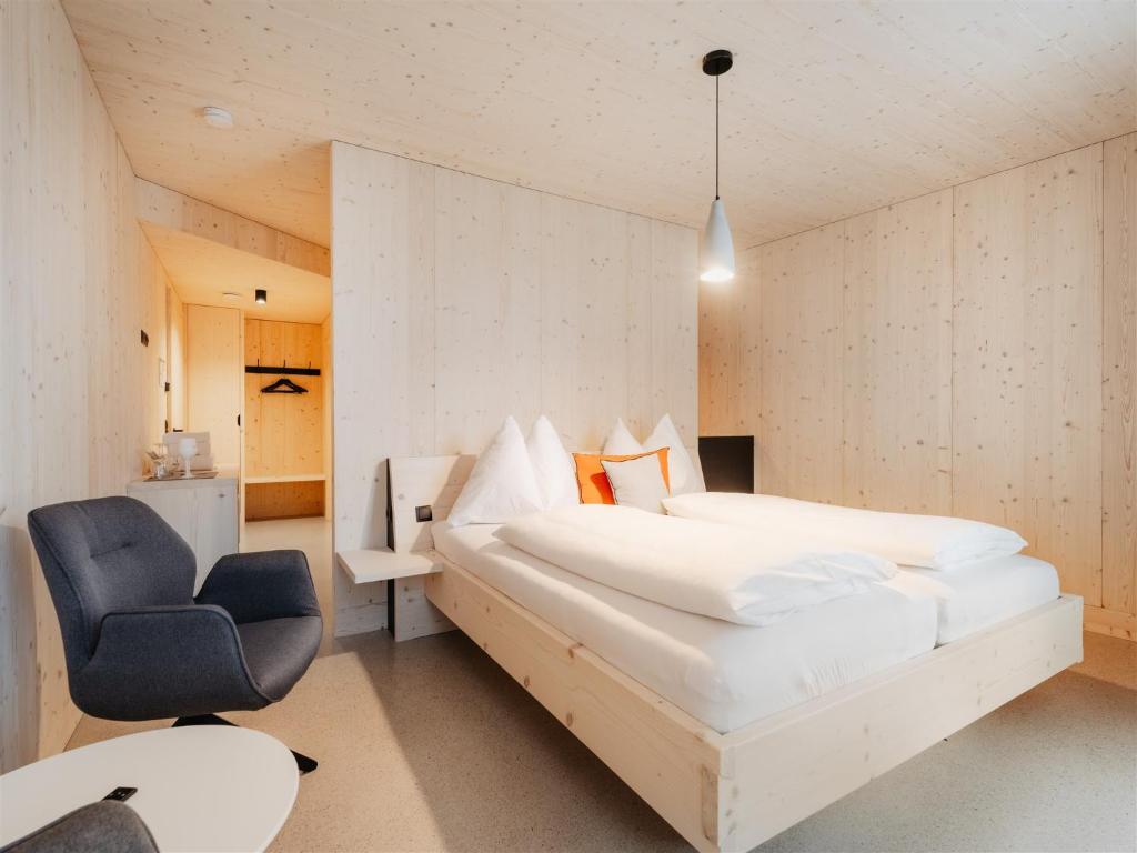 Postel nebo postele na pokoji v ubytování B&B Hotel Zimmerei mit Frühstück