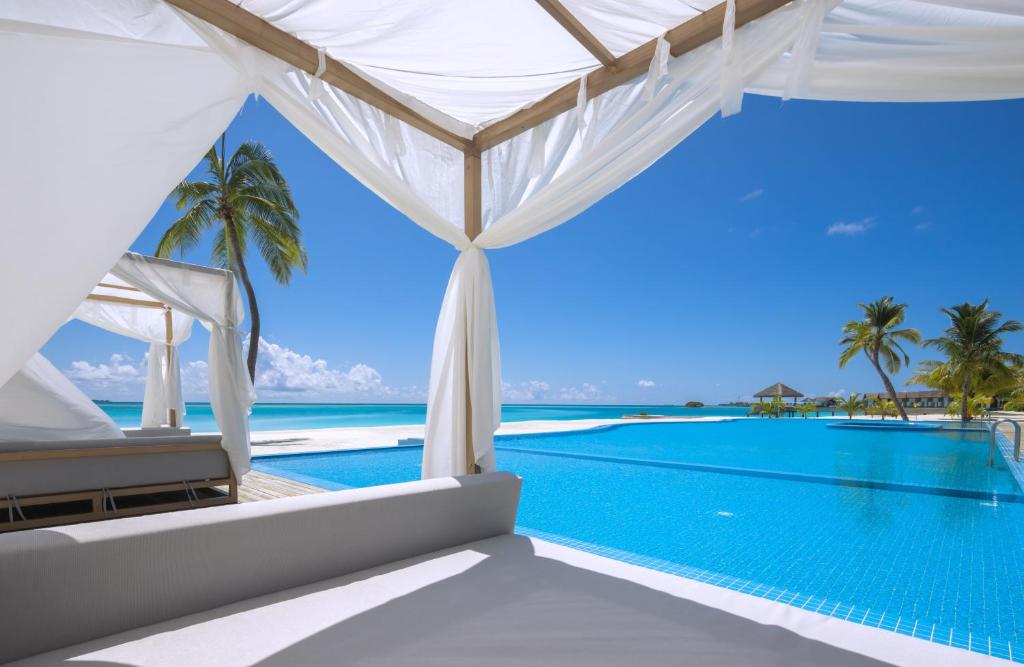 Bazén v ubytování NOOE Maldives Kunaavashi - Stay 5 nights or more and get Free Speed Boat Transfers - And the Offer valid till 25th August 2025 and Stay Period till 30th September nebo v jeho okolí