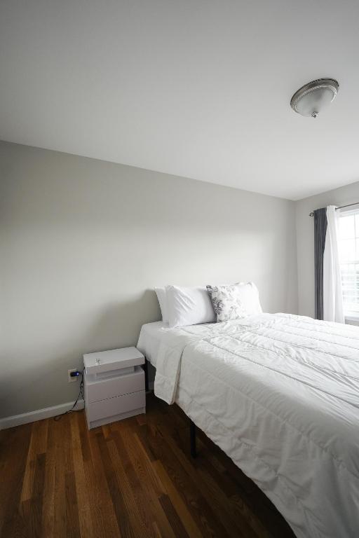 Fotografie z fotogalerie ubytování Newark Liberty Gem Brick House - Apt 3 v destinaci Newark