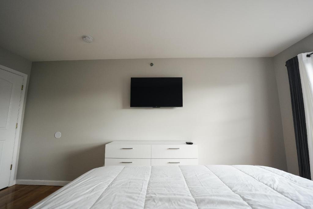 Fotografie z fotogalerie ubytování Newark Liberty Gem Brick House - Apt 3 v destinaci Newark