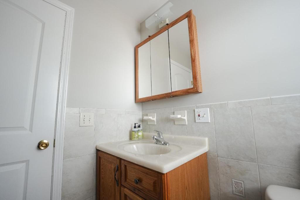 Fotografie z fotogalerie ubytování Newark Liberty Gem Brick House - Apt 3 v destinaci Newark