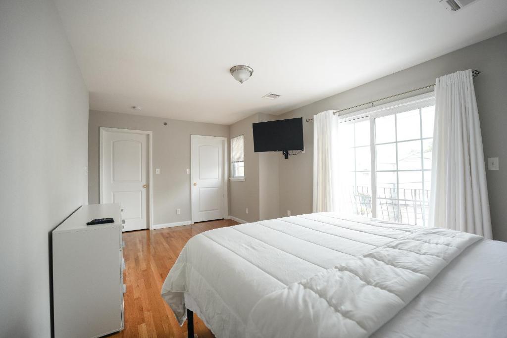 Fotografie z fotogalerie ubytování Newark Liberty Gem Brick House - Apt 3 v destinaci Newark