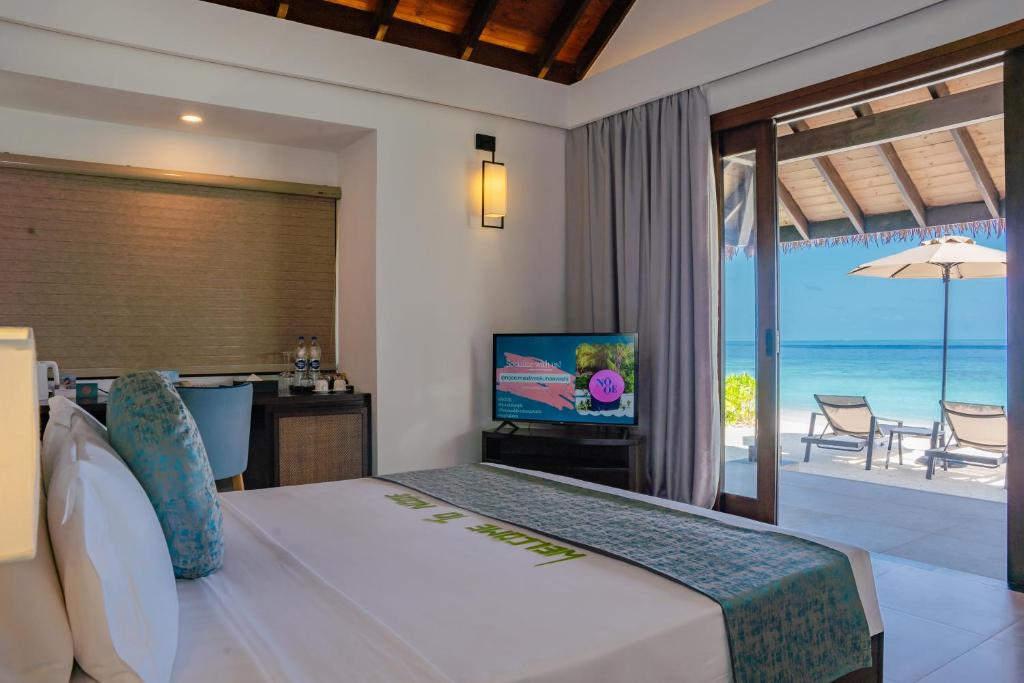 TV a/nebo společenská místnost v ubytování NOOE Maldives Kunaavashi - Stay 5 nights or more and get Free Speed Boat Transfers - And the Offer valid till 25th August 2025 and Stay Period till 30th September