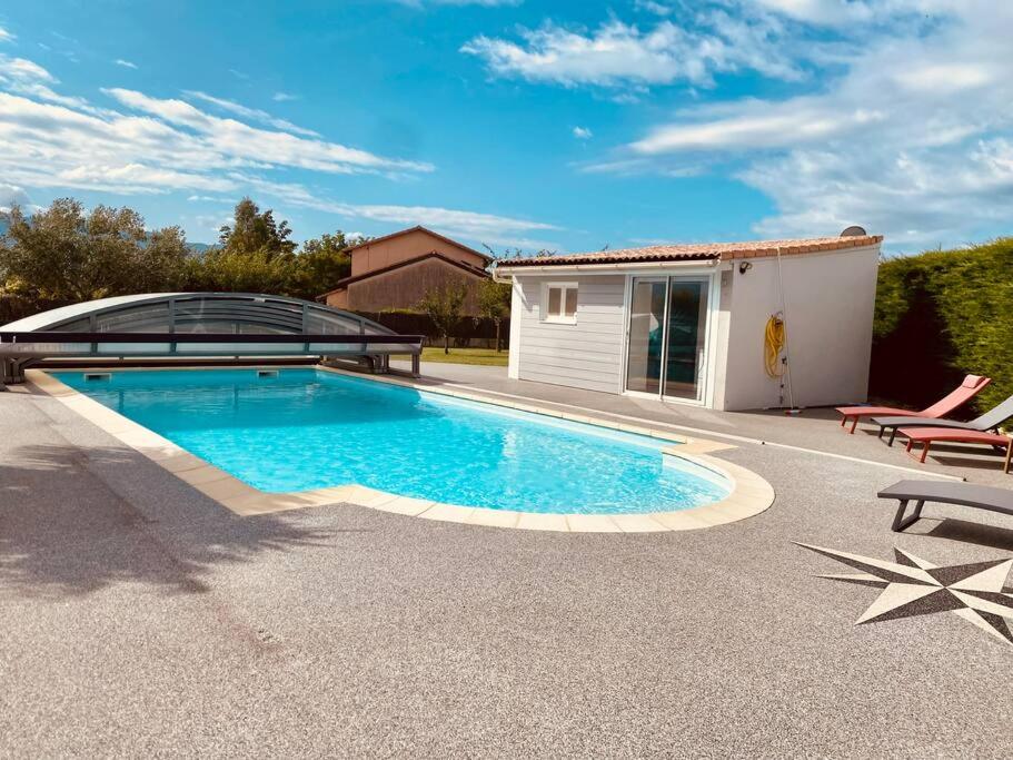 Photo de la galerie de l'établissement Dépendance avec accès piscine, à Chatuzange-le-Goubet