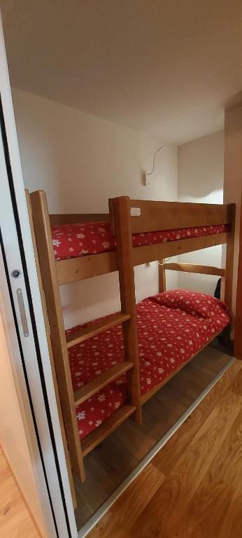 Postel nebo postele na pokoji v ubytování V du Bachat Arolles A03 - Appt 6 pers