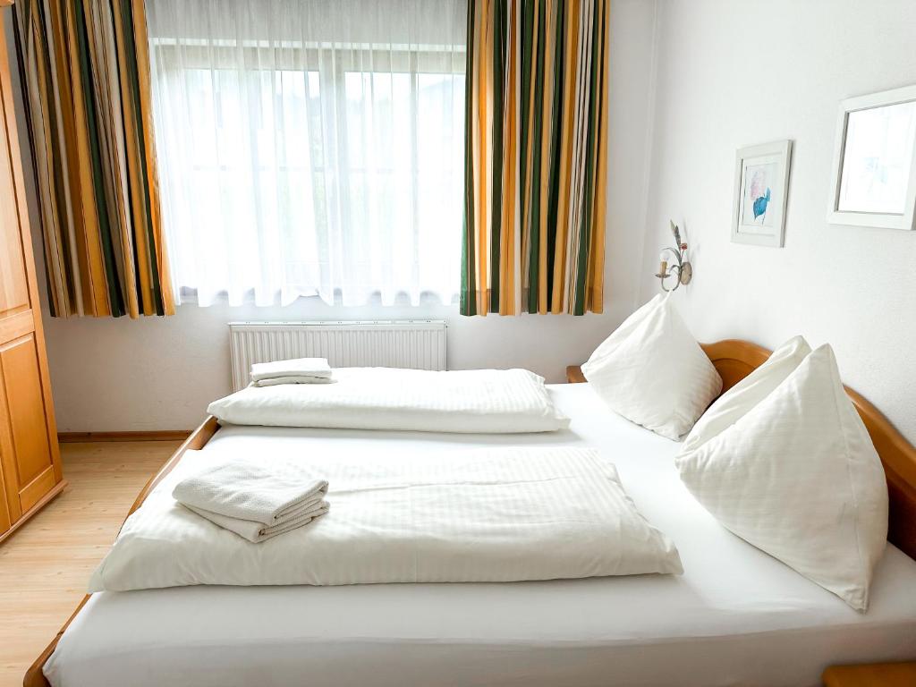 Posteľ alebo postele v izbe v ubytovaní Auerschmied Appartements
