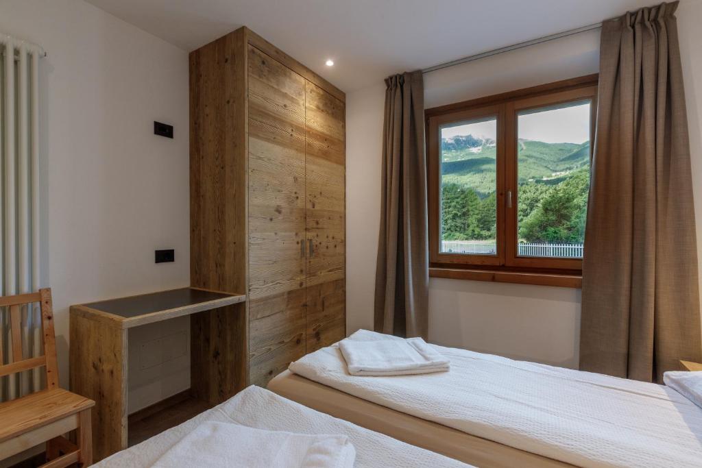 Voodi või voodid majutusasutuse BAITA LARIX BORMIO toas