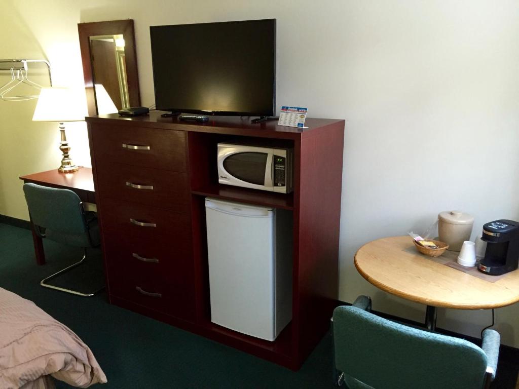 Kuchyň nebo kuchyňský kout v ubytování Colonial Inn
