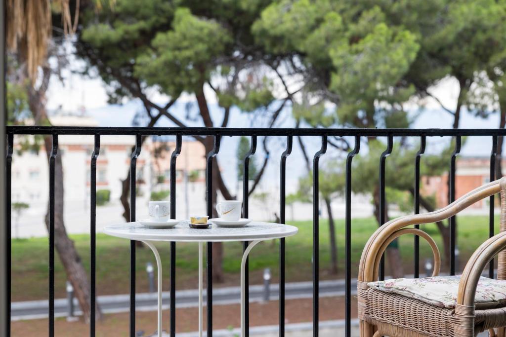 Balkón nebo terasa v ubytování Il balcone sullo Stretto