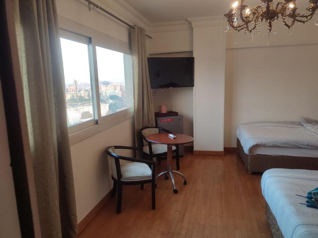 Postel nebo postele na pokoji v ubytování Nile sky hotel and suites
