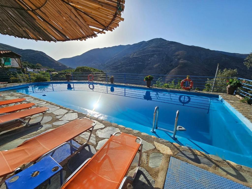Bazén v ubytování Velanos Villas nebo v jeho okolí
