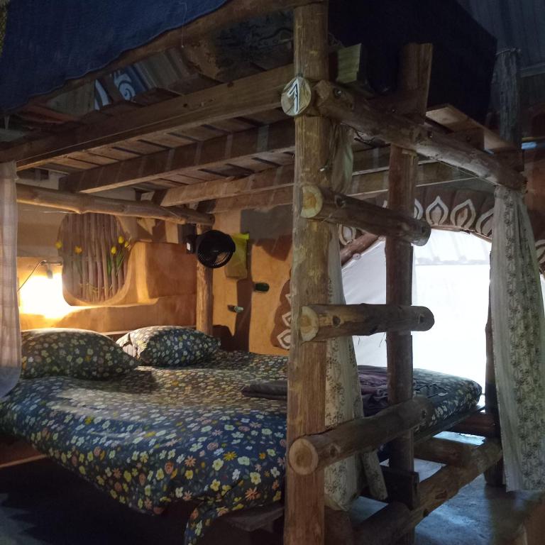 Postel nebo postele na pokoji v ubytování Doendin Mudbrick hostel