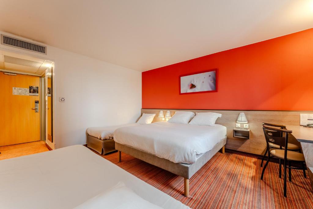 Postel nebo postele na pokoji v ubytování Ace Hotel Noyelles