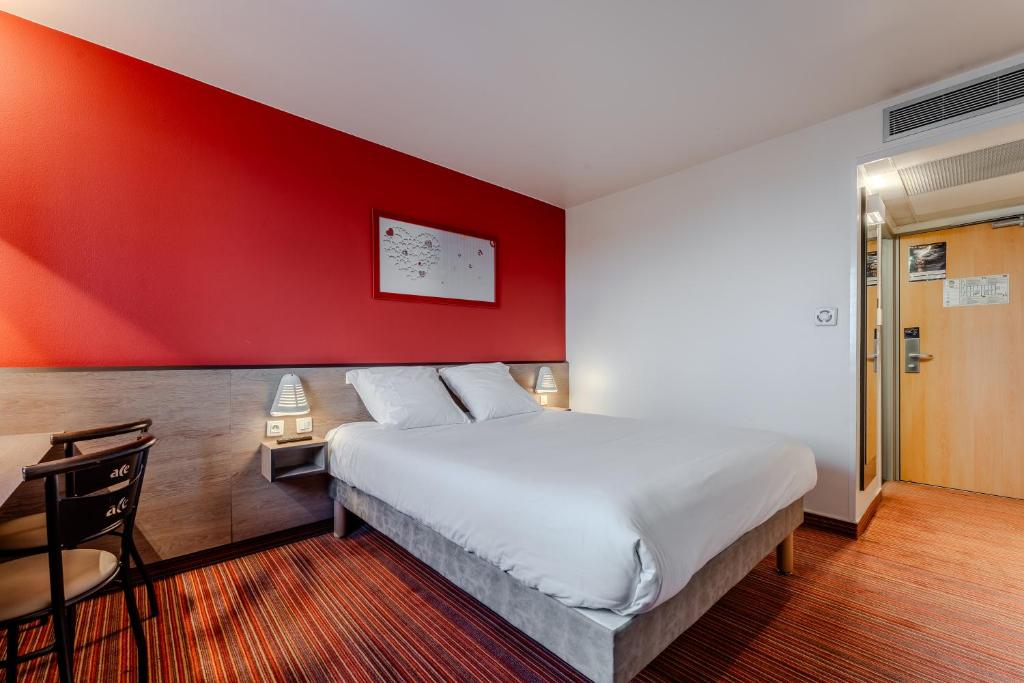 Postel nebo postele na pokoji v ubytování Ace Hotel Noyelles