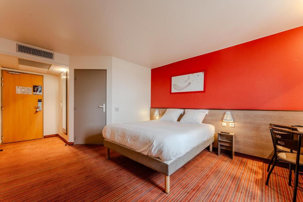 Postel nebo postele na pokoji v ubytování Ace Hotel Noyelles