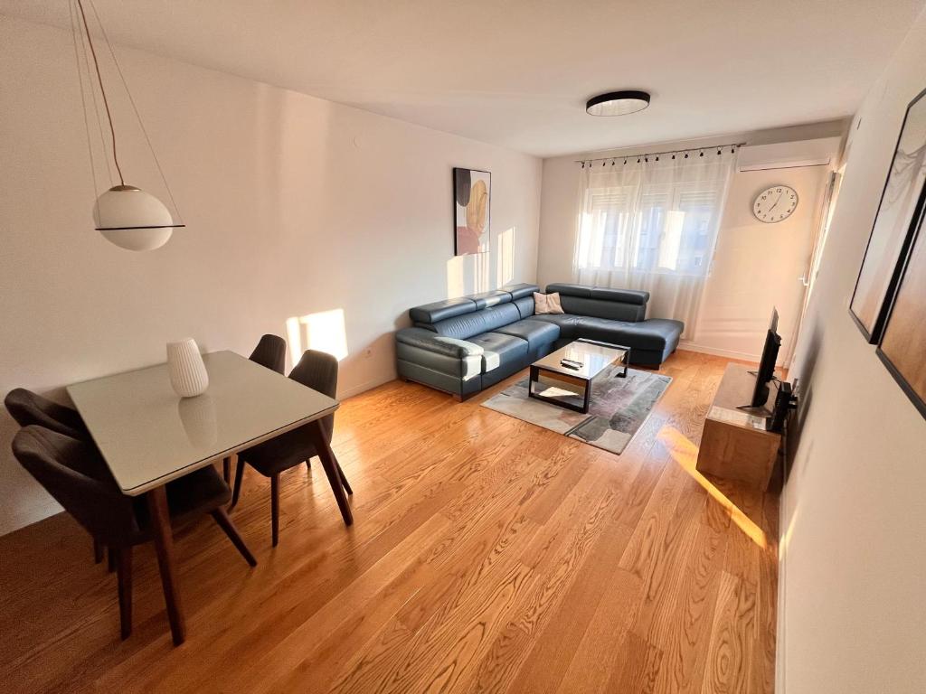 Apartments Centrale 28 - Two-Bedroom Apartment