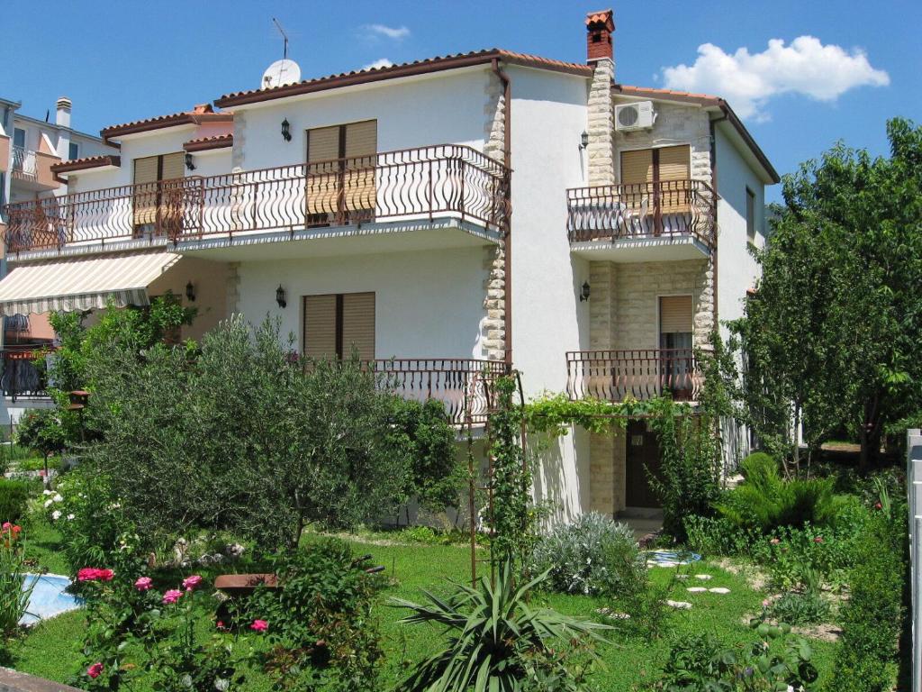 Vonkajšia záhrada v ubytovaní Apartments Bozana