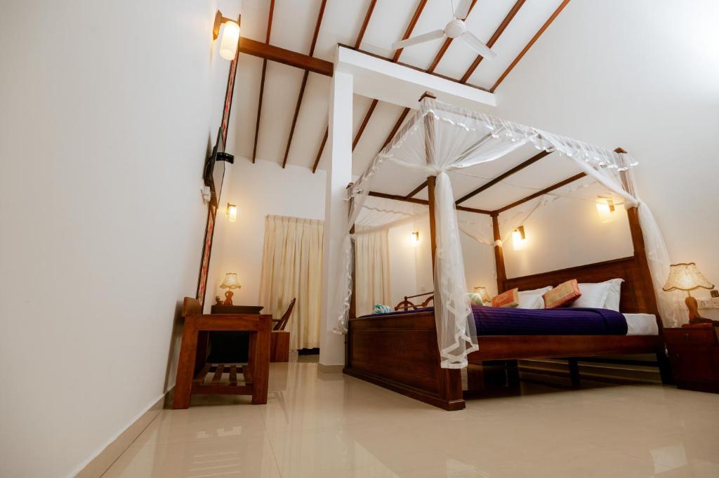 Postel nebo postele na pokoji v ubytování Prince Beach Hotel Bentota
