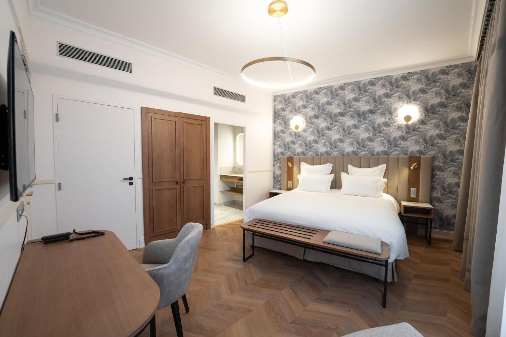 Postel nebo postele na pokoji v ubytování Hôtel Margaux