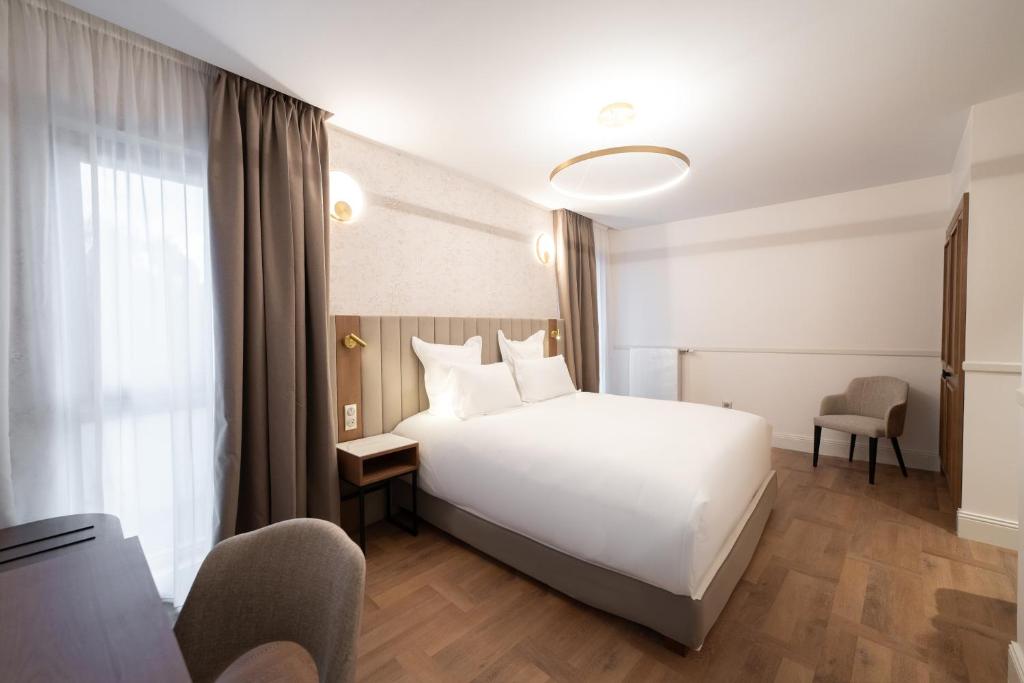 Postel nebo postele na pokoji v ubytování Hôtel Margaux
