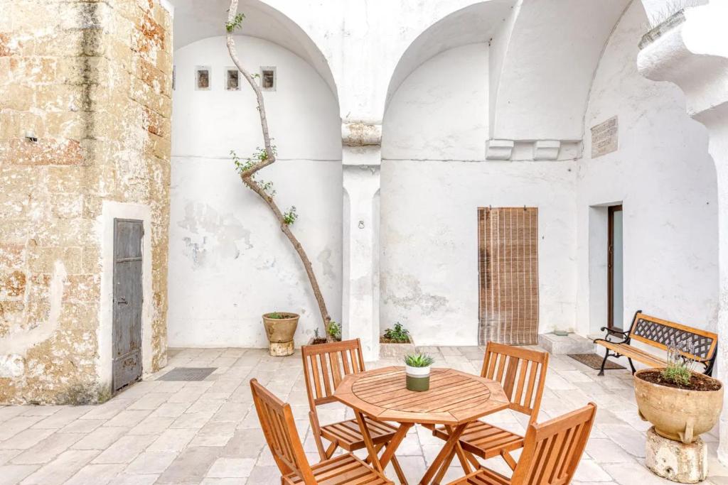 A seating area at La Corte dei Mille