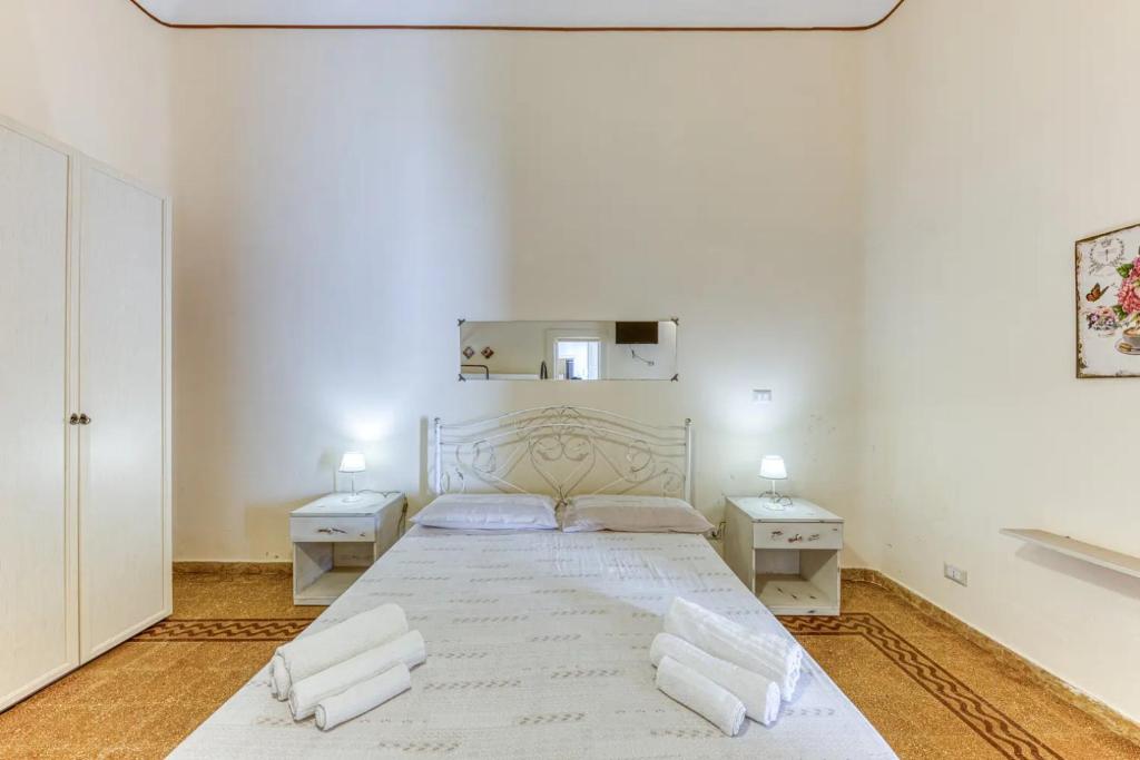 A bed or beds in a room at La Corte dei Mille