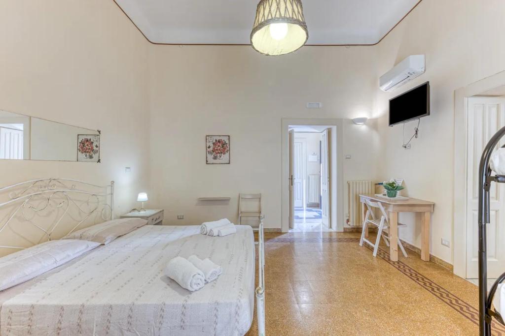 A bed or beds in a room at La Corte dei Mille