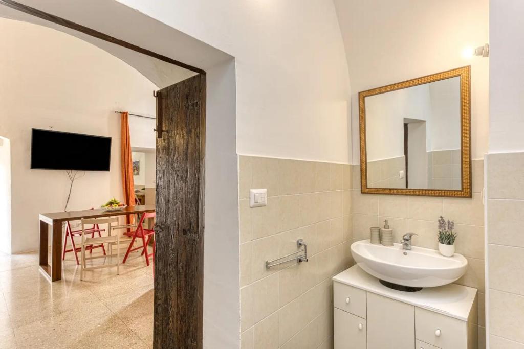 A bathroom at La Corte dei Mille