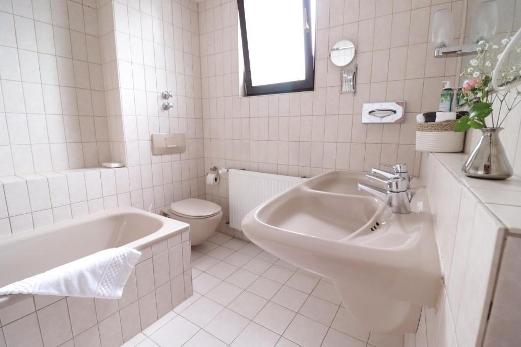 Koupelna v ubytování Hotel Kurparkblick