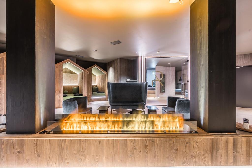 TV a/nebo společenská místnost v ubytování Hotel Ravelli Luxury Spa