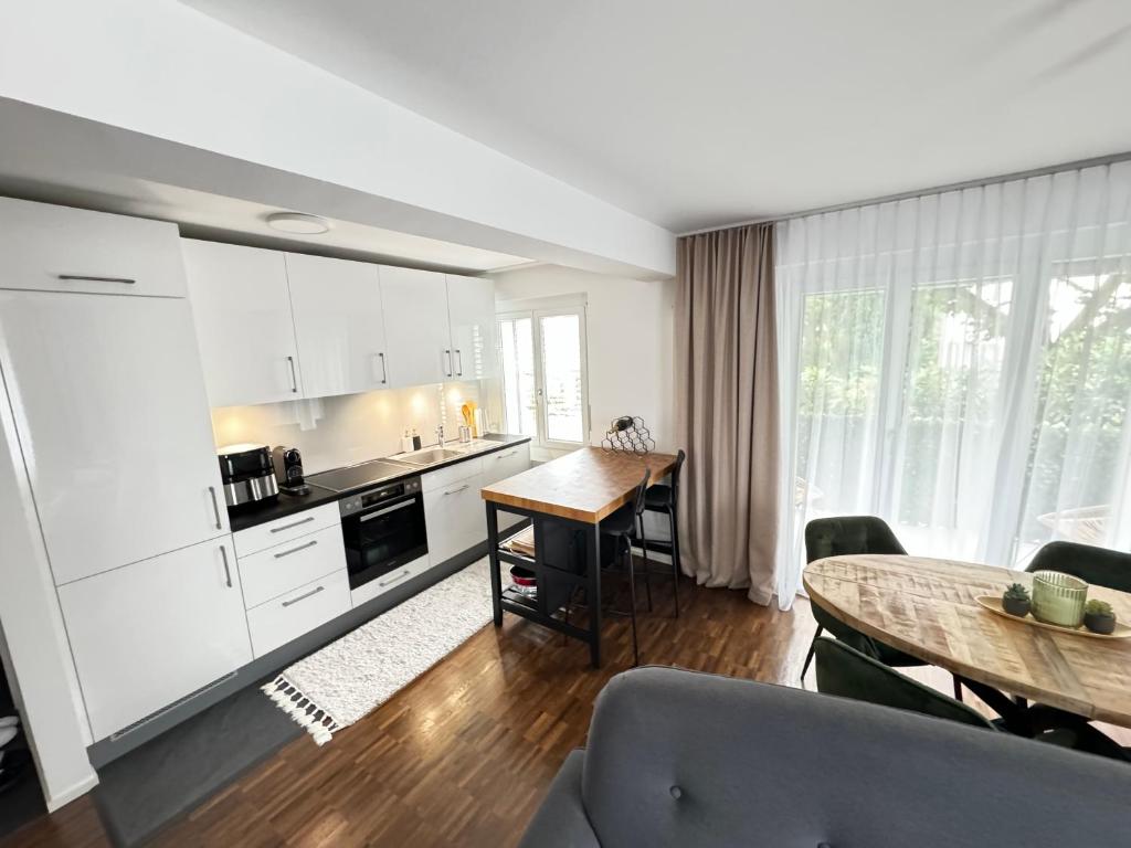 Kuchyň nebo kuchyňský kout v ubytování Double Room in Shared Apartment, Zurich Airport