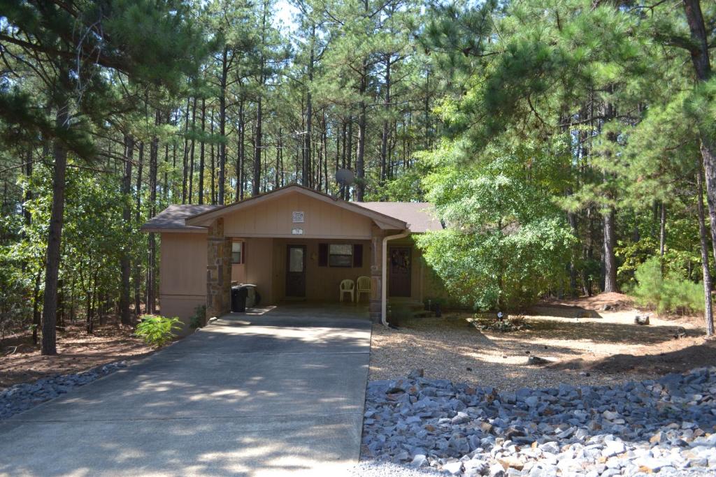 Το κτήριο όπου στεγάζεται  η παραθεριστική κατοικία