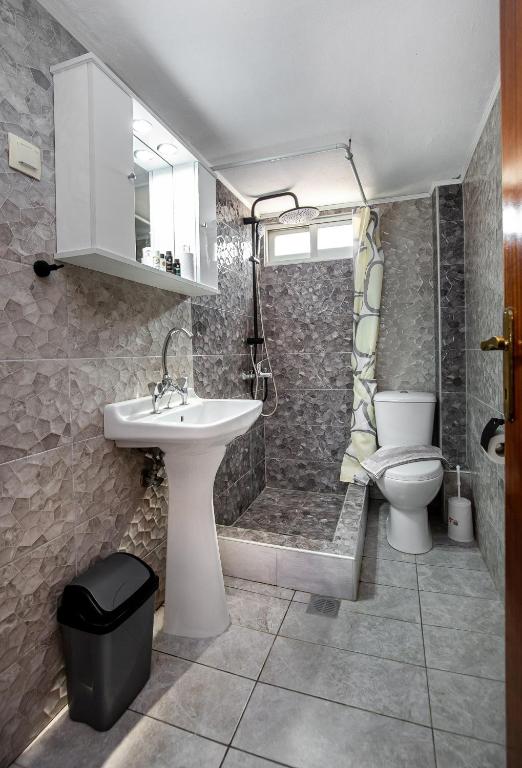 Łazienka w obiekcie "Thea" Apartment 1