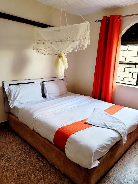 Postel nebo postele na pokoji v ubytování Nairobi City Space Hotel