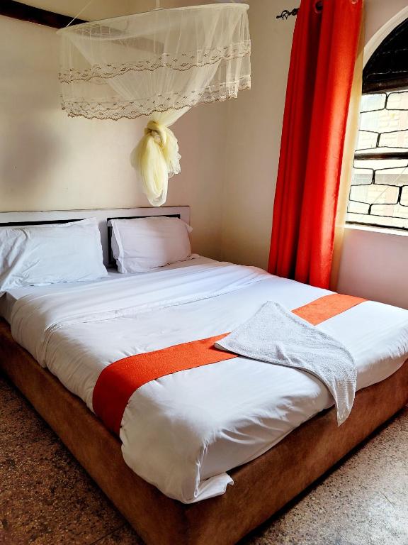 Postel nebo postele na pokoji v ubytování Nairobi City Space Hotel