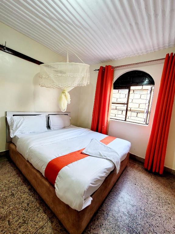 Postel nebo postele na pokoji v ubytování Nairobi City Space Hotel