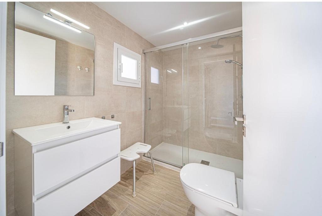 Kúpeľňa v ubytovaní M A R I V E N T Suite with bathroom and terrace 50 m2