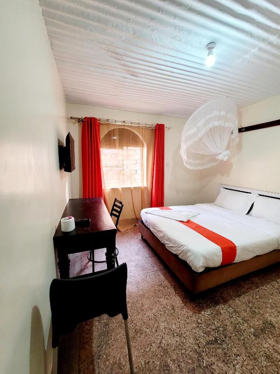 Postel nebo postele na pokoji v ubytování Nairobi City Space Hotel