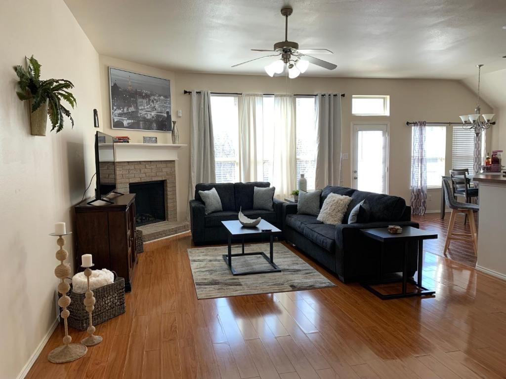 Χώρος καθιστικού στο Home in the Heart of the Dfw Entertainment District