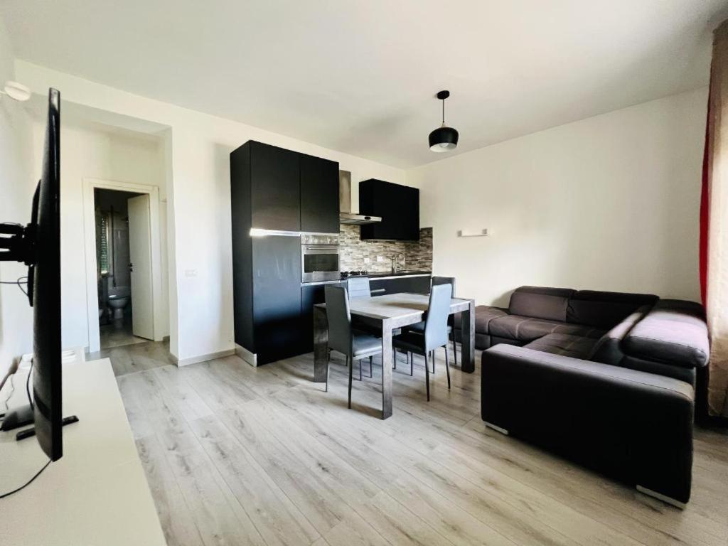 a living room with a couch and a table at Appartamento indipendente piano terra con giardino in Santa Marinella