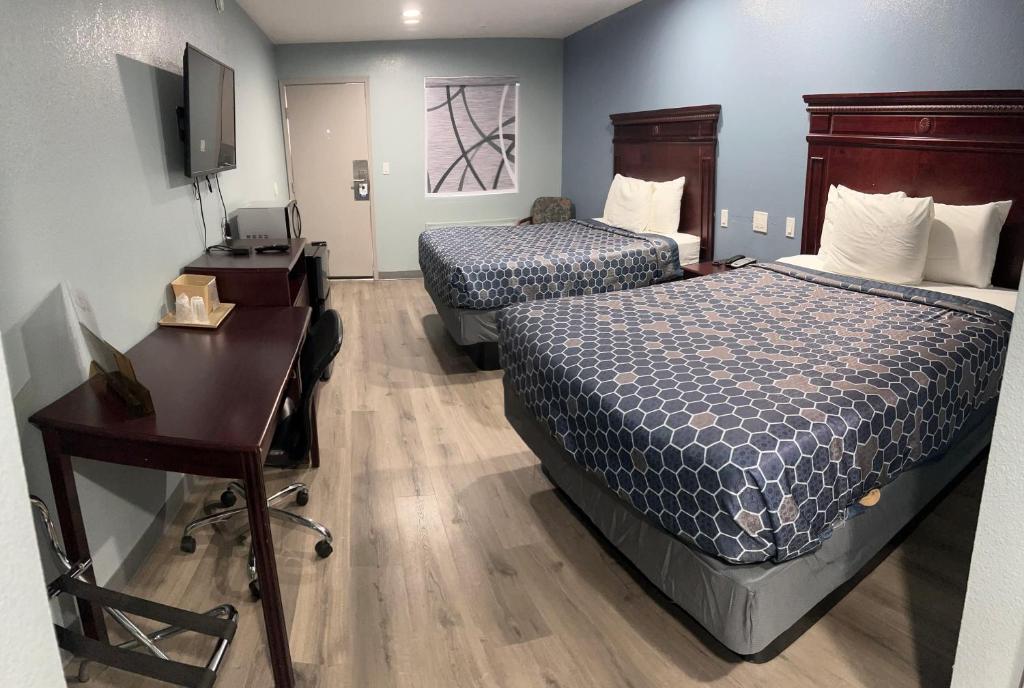Ozark Inn - Queen Room With Two Queen Beds