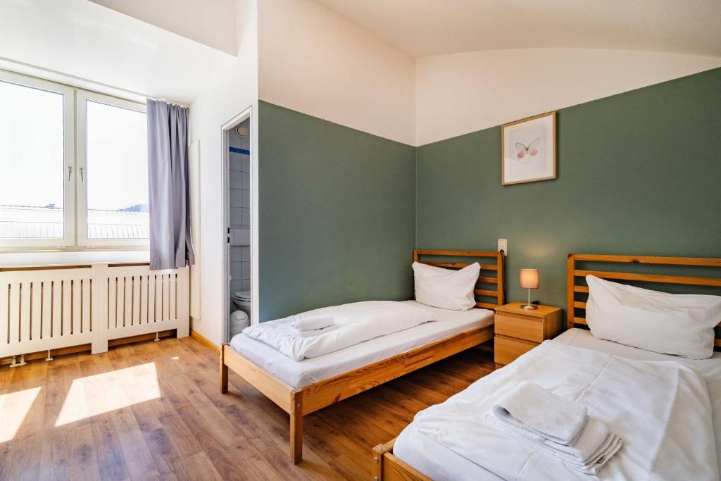 Postel nebo postele na pokoji v ubytování StayInn Hostel und Gästehaus