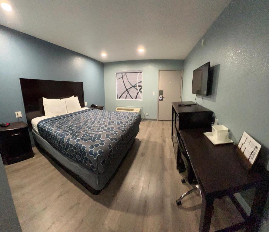 Ozark Inn - King Room