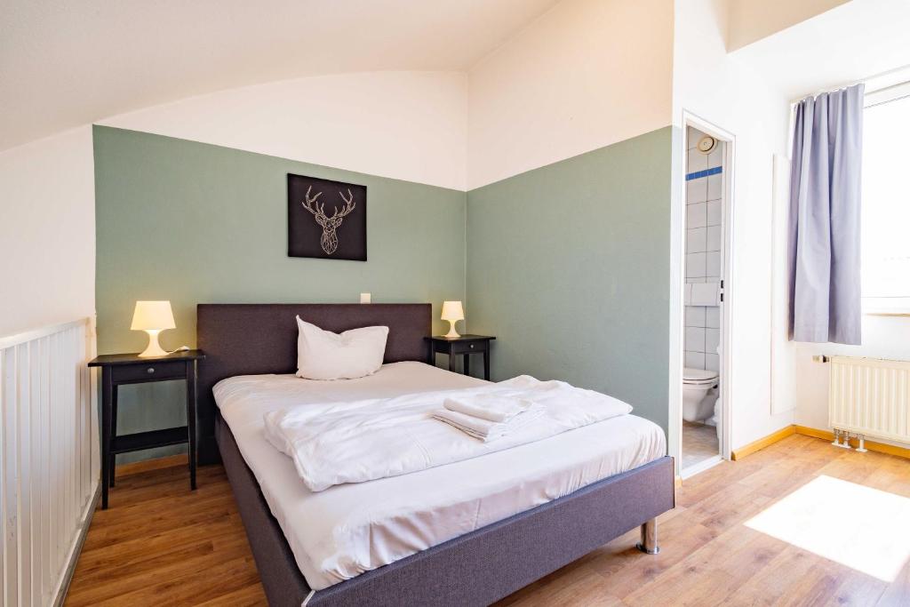 Postel nebo postele na pokoji v ubytování StayInn Hostel und Gästehaus